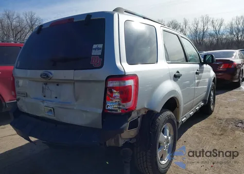 2010 Ford Escape Xlt z USA, uszkodzony, nr VIN 1FMCU9D73AKD32898